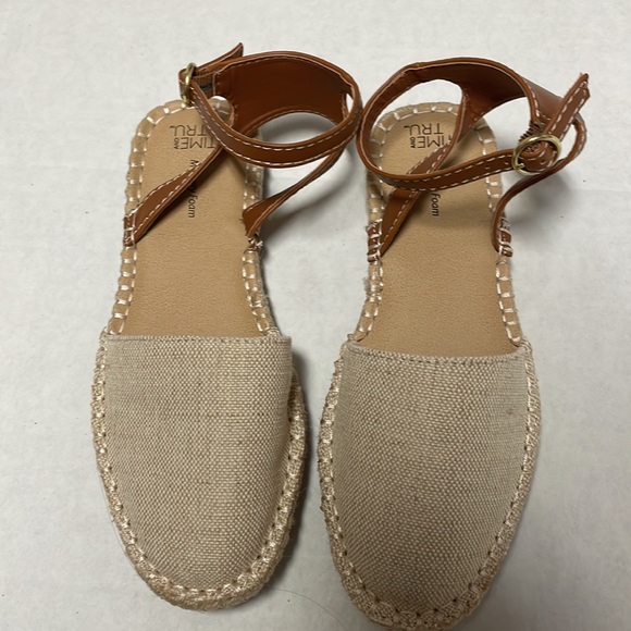 Time and tru memory foam beige espadrilles - Picture 2 of 16